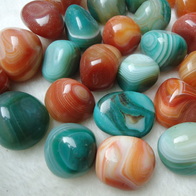 Spalvoti akmenukai akvariumo dekoravimui