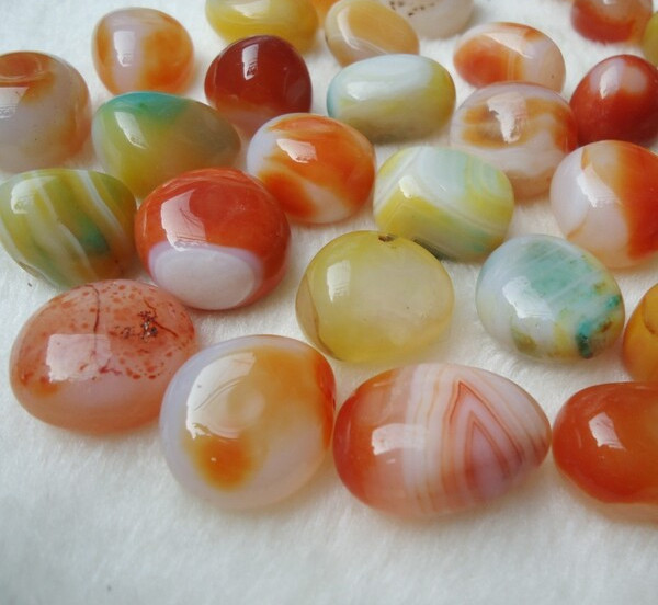 Spalvoti akmenukai akvariumo dekoravimui