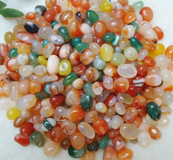 Spalvoti akmenukai akvariumo dekoravimui