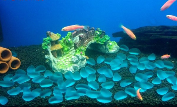 Decorarea acvariului în formă de stâncă - mai multe dimensiuni