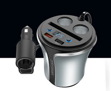 Încărcător pentru brichetă cu trei porturi USB