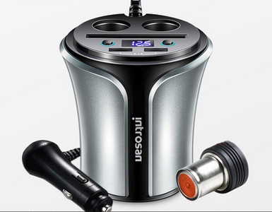 Încărcător pentru brichetă cu trei porturi USB