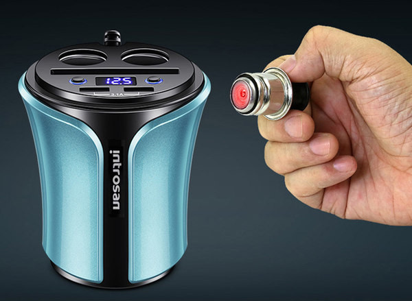 Încărcător pentru brichetă cu trei porturi USB