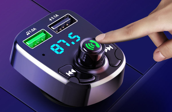 Player MP3 auto cu transmițător FM