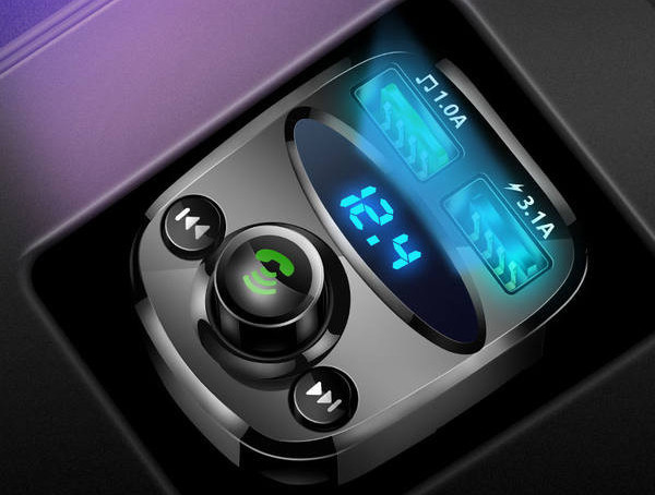 Πομπός αυτοκινήτου με πλοήγηση και δέκτη Bluetooth