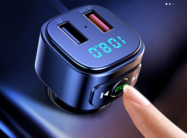 Autosaatja koos FM-raadio ja laadijaga kiireks laadimiseks