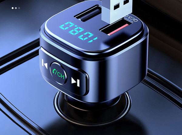 Autosaatja koos FM-raadio ja laadijaga kiireks laadimiseks