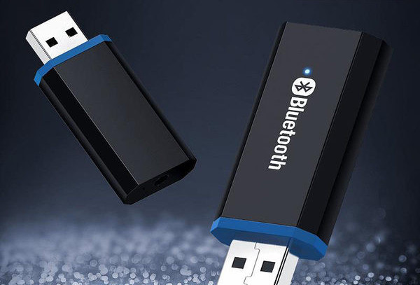 Unitate flash Bluetooth pentru mașină în alb și negru