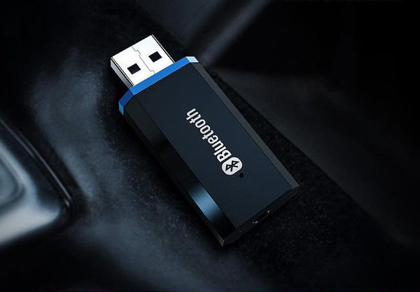 Unitate flash Bluetooth pentru mașină în alb și negru