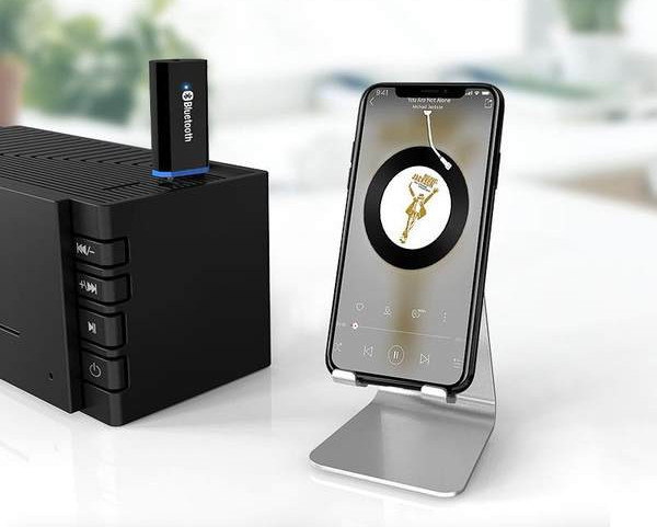 Unitate flash Bluetooth pentru mașină în alb și negru