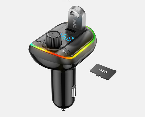 Transmițător auto cu încărcător rapid