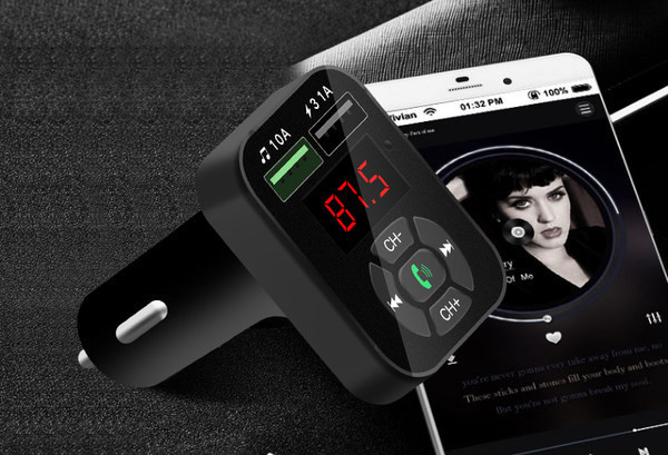 Autosaatja koos Bluetooth vastuvõtjaga kolmes värvitoonis