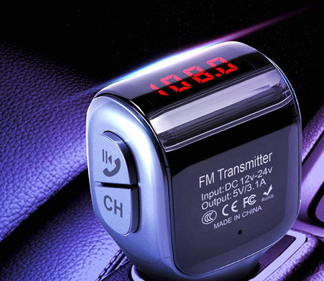 Transmițător de muzică MP3 cu două porturi USB