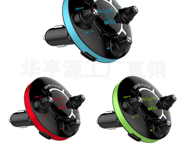 Kolmes värvitoonis autosaatja MP3-mängija ja FM-vastuvõtjaga