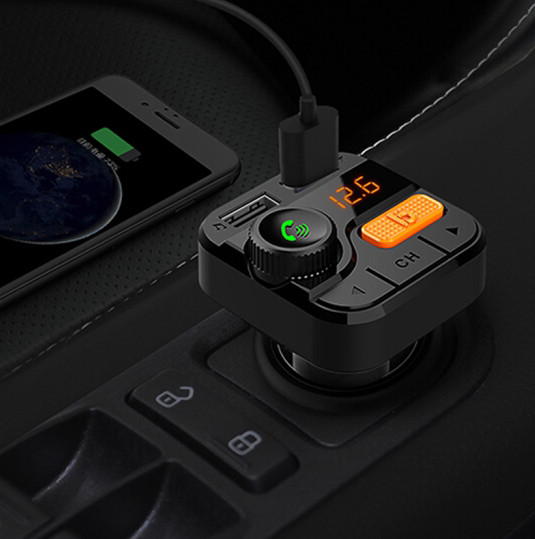 Transmițător USB cu transmițător FM