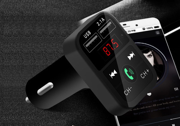 LED-ekraani ja Bluetooth vastuvõtjaga autosaatja