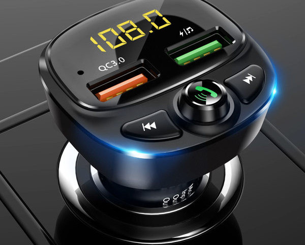 Autosaatja telefonilaadija ja muusikapleieriga