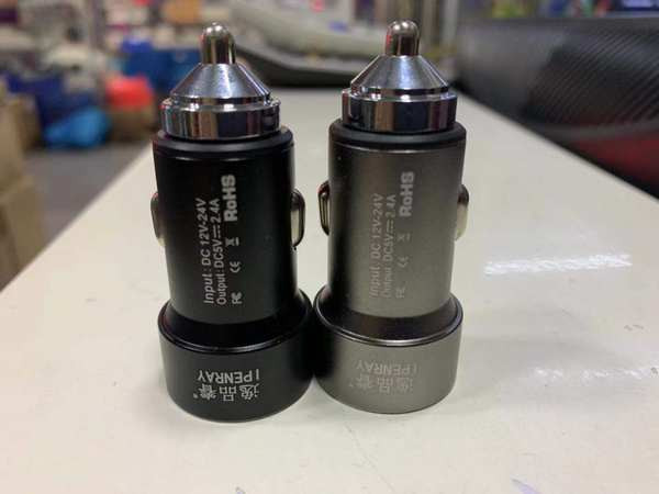 Încărcător auto cu afișaj digital inteligent port USB dublu