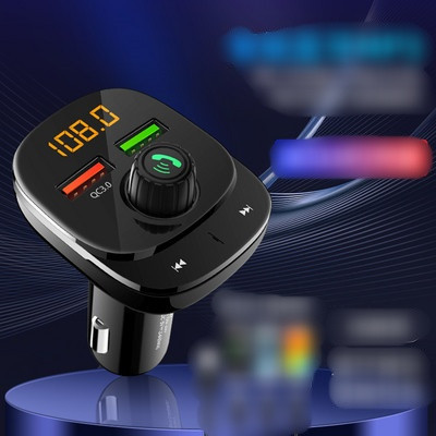 Kolmes värvitoonis USB-adapteriga saatja autole