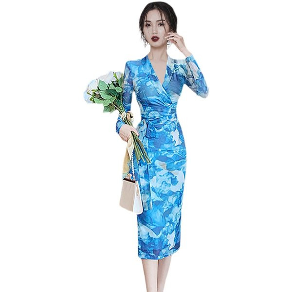 Moodne liibuv pikk spits-kaelusega kleit