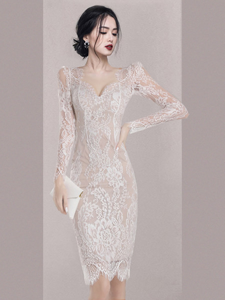 Kahes värvitoonis spitsikaelusega naiste pitskleit