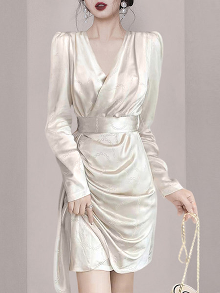 Moodne naiste kleit spitsikaelusega ja pikkade varrukatega