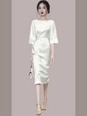 Valge ümara kaelusega pikk naiste kleit