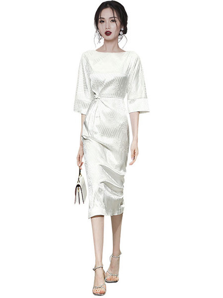 Valge ümara kaelusega pikk naiste kleit