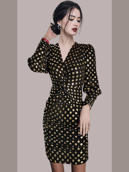 Stiilne naiste pikkade liibuvate täppidega kleit