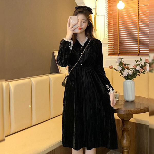 Rochie de dama din catifea cu nasturi si decolteu spitz