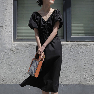 Kohandatud naiste kleit spitsikaelusega ja lipsudega