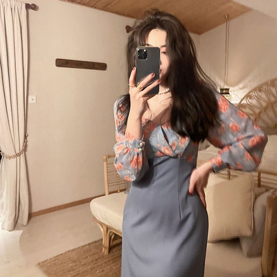 Kahes värvitoonis spitsikaelusega naiste kleit