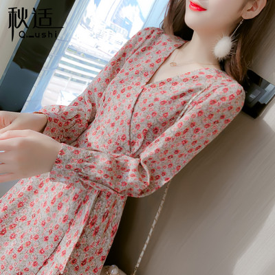 Lilleline naiste vabaaja kleit spitsikaelusega