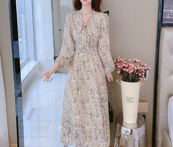 Naiste vabaaja kleit paelaga