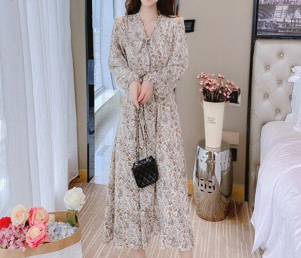 Naiste vabaaja kleit paelaga