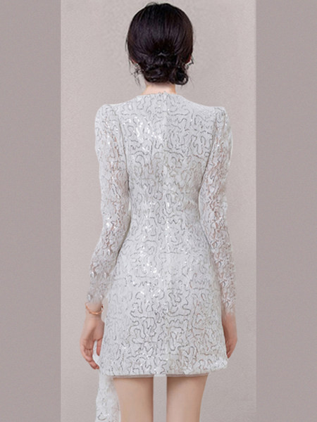 Pitsist naiste asümmeetriline spitsikaelusega kleit