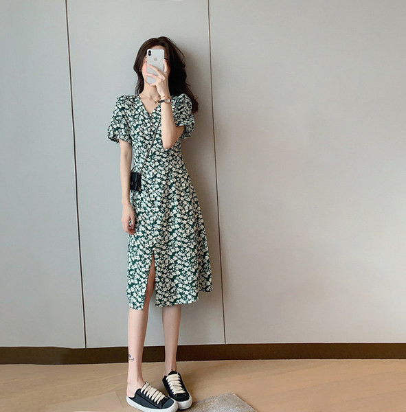 Värviline naiste kleit kaks mudelit