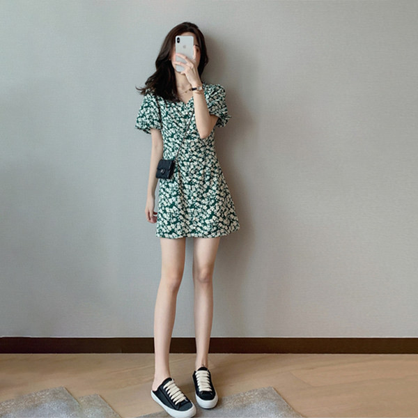 Värviline naiste kleit kaks mudelit