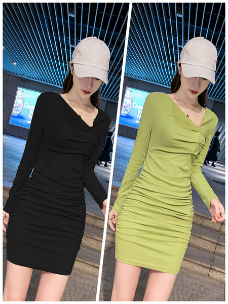 Lühike vabaajakleit spits-kaelusega ja kokkutõmmatud osaga