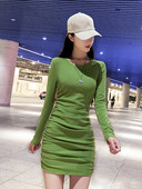 Vabaaja naiste kleit ovaalse kaelusega ja pikkade varrukatega