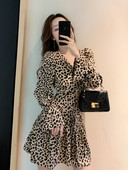 Väljalõigatud mudel naiste kleit spits kaelusega - kaks värvi