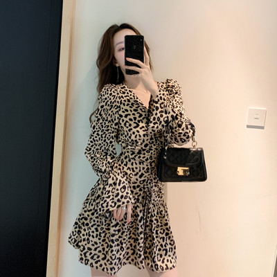 Väljalõigatud mudel naiste kleit spits kaelusega - kaks värvi