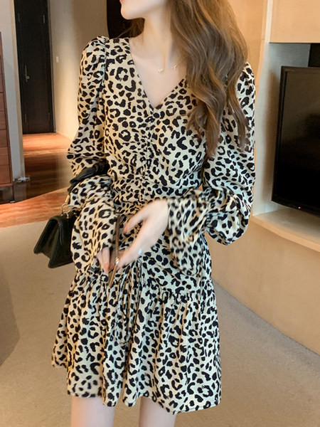 Väljalõigatud mudel naiste kleit spits kaelusega - kaks värvi