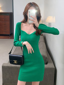 Naiste vabaaja kleit pikkade varrukatega