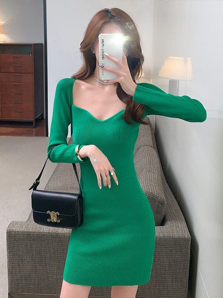 Naiste vabaaja kleit pikkade varrukatega