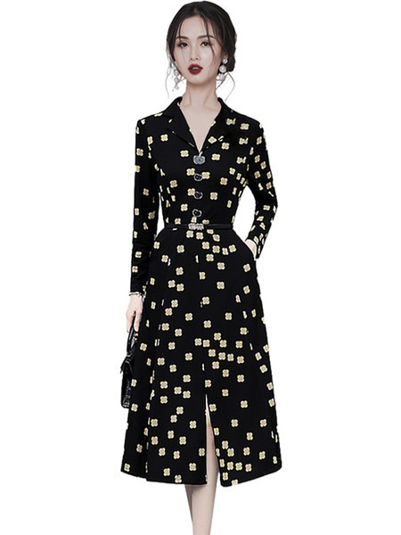 Naiste kleit lõhiku ja nööpidega