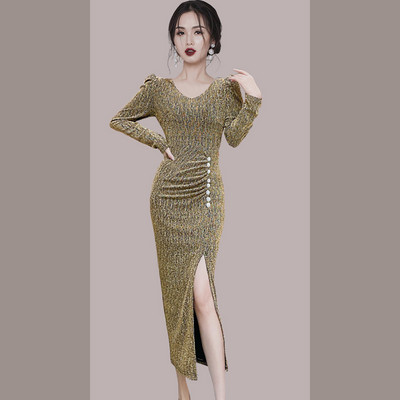 Naiste pikk ovaalse dekoltee ja lõhikuga kleit