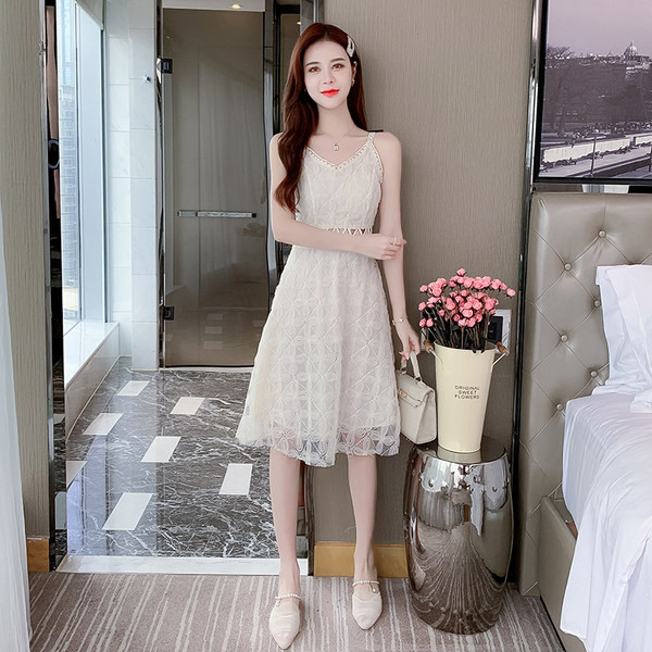 Rochie de dama din dantela cu broderie si bretele subtiri