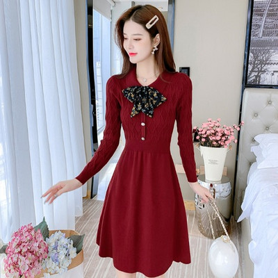 Naiste kleit paela ja nööpidega