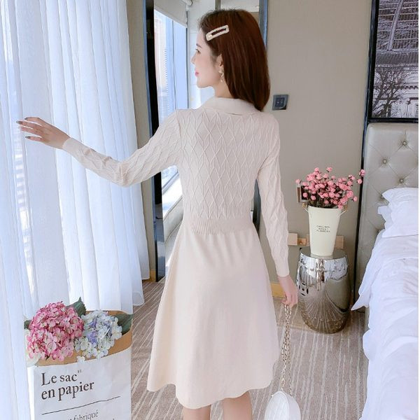 Naiste kleit paela ja nööpidega